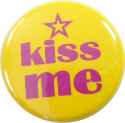Kiss me Button pink-yellow